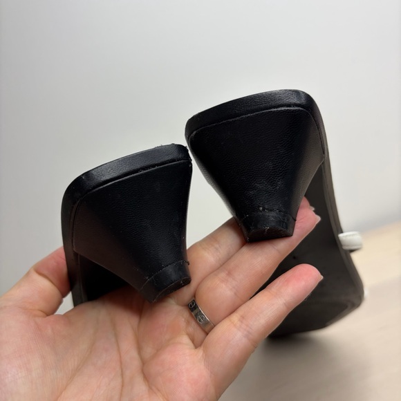 Zara Women's Elegant Black and White Sandals - Picture 3 of 7